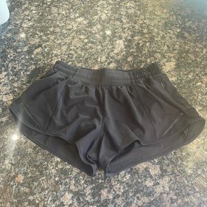lululemon hotty hot shorts 2.5 inseam size 6 black